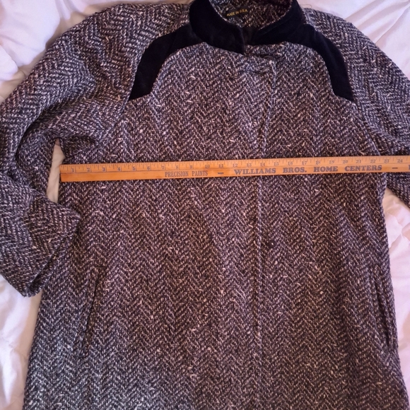 Women's Herringbone Tweed Coat - Black and Gray - Picture 9 of 13